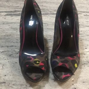 Size 7 mutual colored 4 inch heels